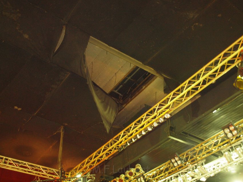 Live Music Hall Deckenplatte fiel runter als Livemusic lief Koeln Ehrenfeld Lichtstr P44.JPG
